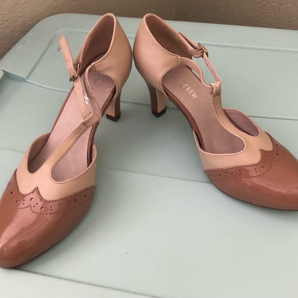 NWOT - Retro t- strap heels